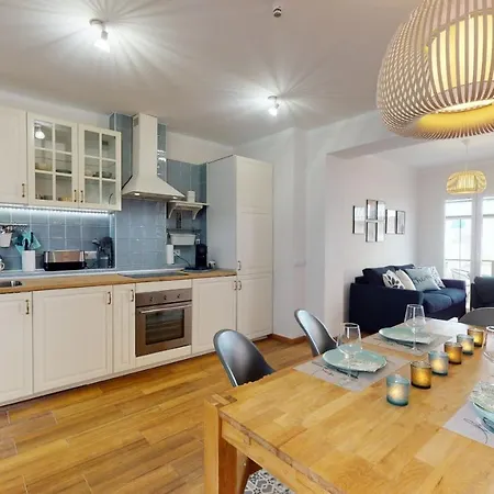 Vintage Luxury City Center Apartment *